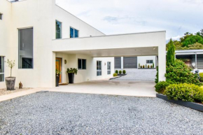 Paradise Point - Entire home in Clarence Point, Tasmania Australia, 10 guests 7 bedrooms 7 beds 3 baths